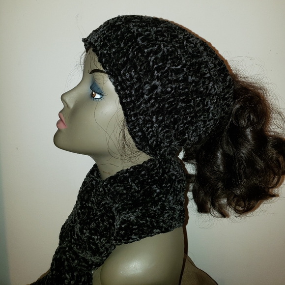 Crocheted Hat and scarf set - Picture 1 of 7